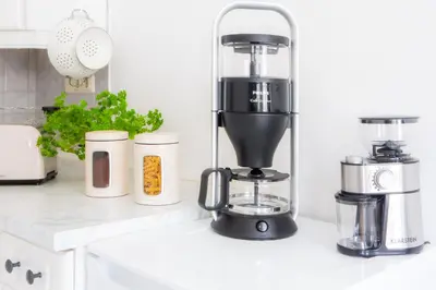 Kaffee-/Teezubehör in der Unterkunft Bis 6 Personen - 5 Min zur Elbe, Helle Geräumige 2-Raum-Whg, Neustadt, Top Lage