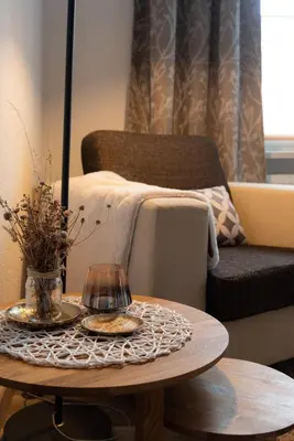 Ein Sitzbereich in der Unterkunft Ferienwohnung am Kurpark Ostrau