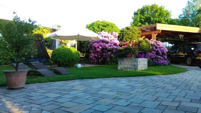 Ein Garten an der Unterkunft Ferienwohnung am Kurpark Ostrau