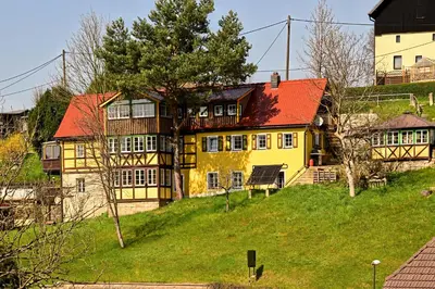 Das Gebäude in dem sich die Ferienwohnung befindet