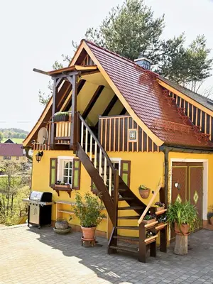 Das Gebäude in dem sich die Ferienwohnung befindet