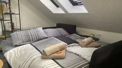 Ein Bett oder Betten in einem Zimmer der Unterkunft Wunderschöne großzügige Neustadtwohnung