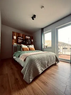 Ein Bett oder Betten in einem Zimmer der Unterkunft Hübsches Design Apartment mit Parkplatz im Zentrum von Königstein