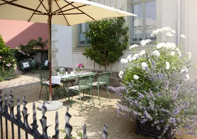 Ein Garten an der Unterkunft Gästehaus Schönitz