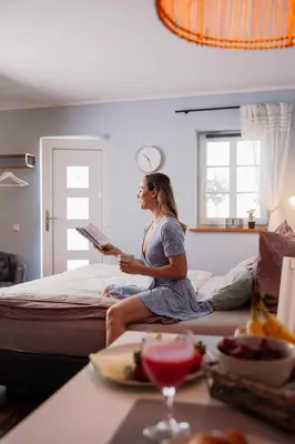 Ein Bett oder Betten in einem Zimmer der Unterkunft Pension Adele - Ruhig, direkt am Elberadweg & Badesee mit Balkon