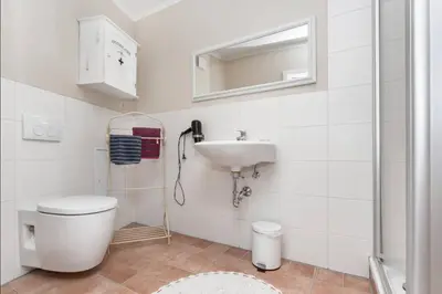 Ein Badezimmer in der Unterkunft Pension Adele - Ruhig, direkt am Elberadweg & Badesee mit Balkon