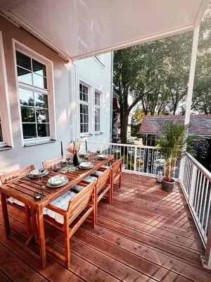 Ein Balkon oder eine Terrasse in der Unterkunft Oasis Appart - Wohnen im Königspark - Elbhang Dresden - große Terrasse - Netflix - TG