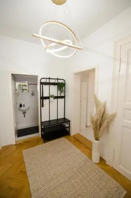 Ein Bett oder Betten in einem Zimmer der Unterkunft CASARINA - Stilvoller Altbau in zentraler Lage