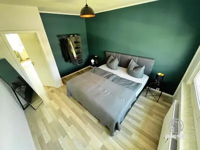 Ein Bett oder Betten in einem Zimmer der Unterkunft KMHosting Luxe Apartment Chemnitz-Zentrum
