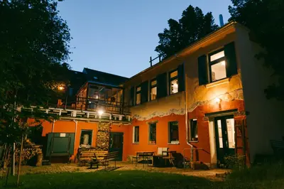 Das Gebäude in dem sich die Ferienwohnung befindet