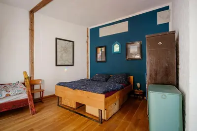 Ein Bett oder Betten in einem Zimmer der Unterkunft The Upholstery Tinyhouse Deluxe Eco Chalet Kreativ Citynah
