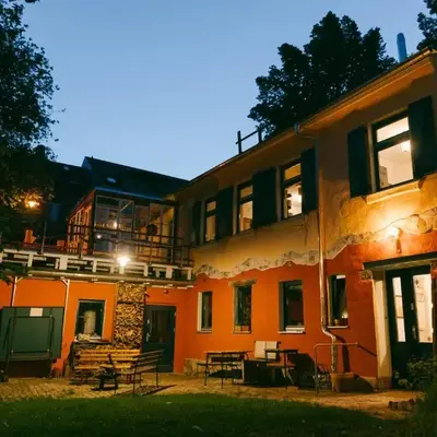 The Upholstery Tinyhouse Deluxe Eco Chalet Kreativ Citynah