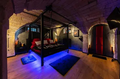 Ein Bett oder Betten in einem Zimmer der Unterkunft Liebesgewölbe Pirna - romantisches Apartment für Paare in der Sächsischen Schweiz
