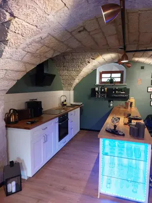 Küche/Küchenzeile in der Unterkunft Liebesgewölbe Pirna - romantisches Apartment für Paare in der Sächsischen Schweiz