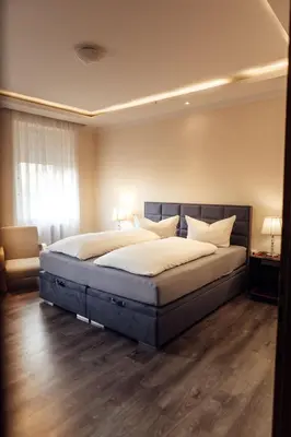 Ein Bett oder Betten in einem Zimmer der Unterkunft Hotel und Restaurant Golden Village
