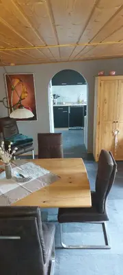 Ein Sitzbereich in der Unterkunft Waldblick