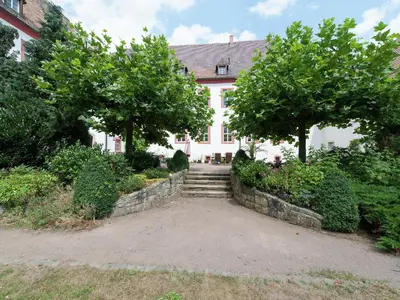 Ein Garten an der Unterkunft Studio in Saxony near Dübener Heide