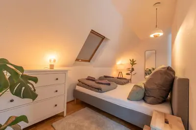 Ein Bett oder Betten in einem Zimmer der Unterkunft Apartment im Historischen Altbau am Marktplatz - Disney+, 300mb/s Internet