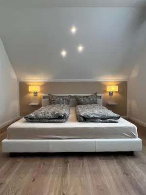 Ein Bett oder Betten in einem Zimmer der Unterkunft Ferienwohnung zum Scheibe-See