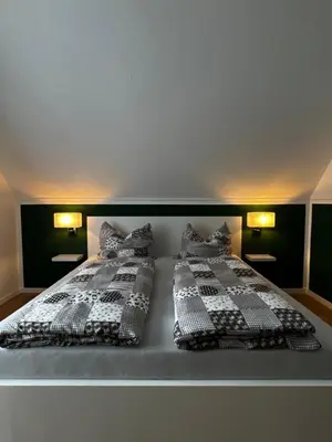 Ein Bett oder Betten in einem Zimmer der Unterkunft Ferienwohnung zum Scheibe-See