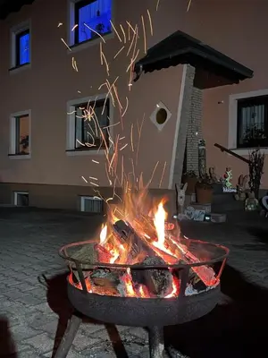 Ein für Gäste verfügbarer Grill in der Ferienwohnung