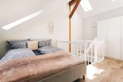 Ein Bett oder Betten in einem Zimmer der Unterkunft TIP! Toplage in Dresden! Moderne 100 qm Ferienwohnung für Familien und kleine Gruppen