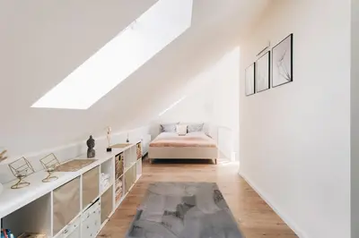 Ein Bett oder Betten in einem Zimmer der Unterkunft TIP! Toplage in Dresden! Moderne 100 qm Ferienwohnung für Familien und kleine Gruppen