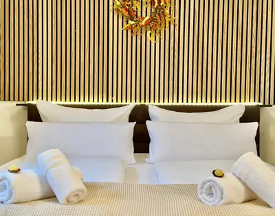 Ein Bett oder Betten in einem Zimmer der Unterkunft Bergling Apartment im Zentrum • Netflix • Festungsblick • Obst und Wein •