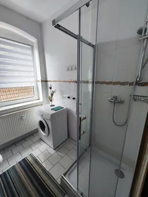 Ein Badezimmer in der Unterkunft Ferienwohnung Monteurswohnung Großräschen