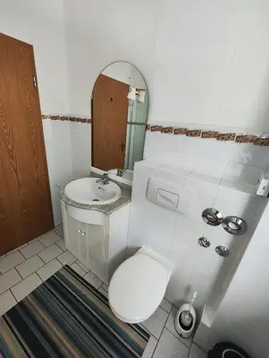 Ein Badezimmer in der Unterkunft Ferienwohnung Monteurswohnung Großräschen