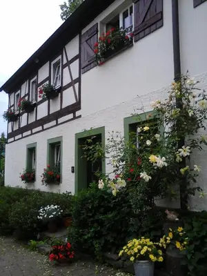 Das Gebäude in dem sich die Ferienwohnung befindet