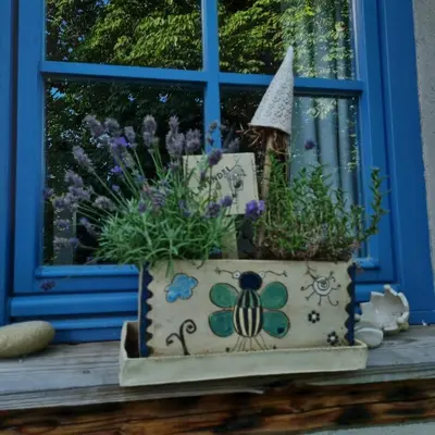 Ein Garten an der Unterkunft Ankommen, Wohlfühlen und die Natur genießen