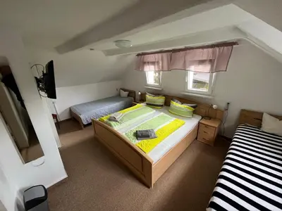 Ein Bett oder Betten in einem Zimmer der Unterkunft Pension Alpenrose