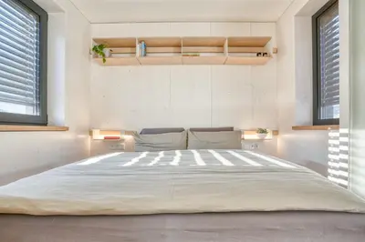 Ein Bett oder Betten in einem Zimmer der Unterkunft Tiny Design-Modulhaus mit 33 m²