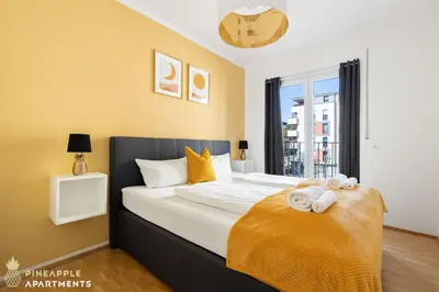 Ein Bett oder Betten in einem Zimmer der Unterkunft PINEAPPLE APARTMENTS - Zwinger I - 80qm - 1x free parking