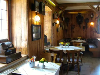 Ein Sitzbereich in der Unterkunft Landhotel Goldener Becher