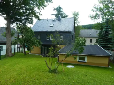 Das Gebäude in dem sich die Ferienwohnung befindet