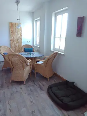 Ein Sitzbereich in der Unterkunft Ferienwohnung Zuschke