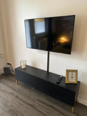 TV/Unterhaltungsangebot in der Unterkunft ANGEBOT - modern & gemütlich mit Parkplatz, Balkon, WiFi, Waschmaschine - 5min zum Schloss