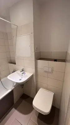 Ein Badezimmer in der Unterkunft ANGEBOT - modern & gemütlich mit Parkplatz, Balkon, WiFi, Waschmaschine - 5min zum Schloss