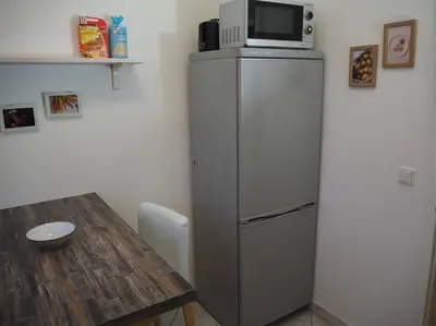 Küche/Küchenzeile in der Unterkunft 3-Raum Wohnung in Dresden, ideal für Monteure