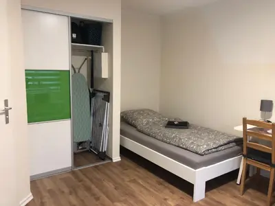 Ein Bett oder Betten in einem Zimmer der Unterkunft GottwaldHaus-Freiberg-Apartment / B