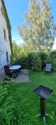 Ein Garten an der Unterkunft Ferienwohnung am Fuße des Schwartenberges