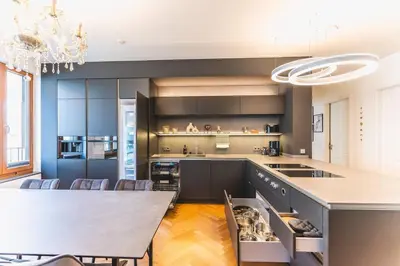 Küche/Küchenzeile in der Unterkunft TIP! Design trifft Lage 120 qm Premium Apartment