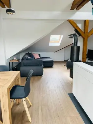 Ein Sitzbereich in der Unterkunft Traumvilla im Herzen Hainichens