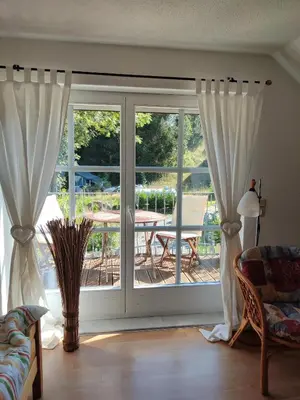 Ein Garten an der Unterkunft Gästezimmer am Malerweg