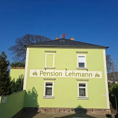 Das Gebäude in dem sich die Pension befindet