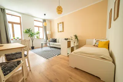 Ein Sitzbereich in der Unterkunft FullHouse - Chemnitz - Leonardo Apt - 3 Bedrooms & Balcony