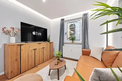 TV/Unterhaltungsangebot in der Unterkunft EDLER WOHNRAUM Noble Stadtoase mit Boxspringbett, Kaffeevollautomat, Lift & Parkplatz