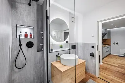 Ein Badezimmer in der Unterkunft EDLER WOHNRAUM Noble Stadtoase mit Boxspringbett, Kaffeevollautomat, Lift & Parkplatz